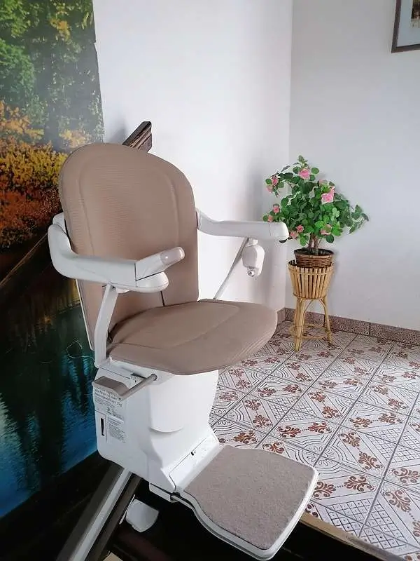 Monte-escalier assis pas cher à partir de 4500 euros avec installation incluse