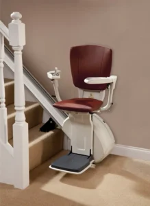 Monte-escalier intérieur moderne avec siège ergonomique noir