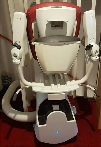 Rail courbé robuste du monte-escalier à Grenoble