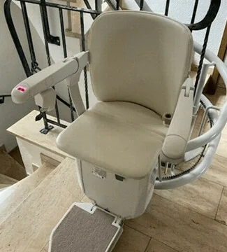 Installation de monte-escalier courbe à Mazingarbe (Pas-de-Calais)