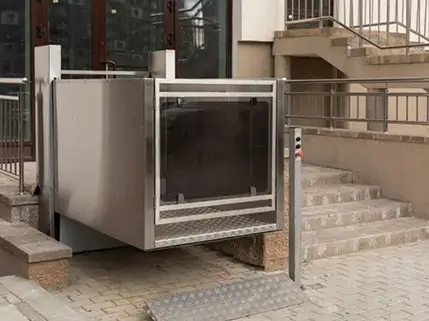 Monte-escalier PMR pour fauteuil roulant à La Boussac – accessibilité totale